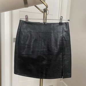 BLACK LEATHER SKIRT